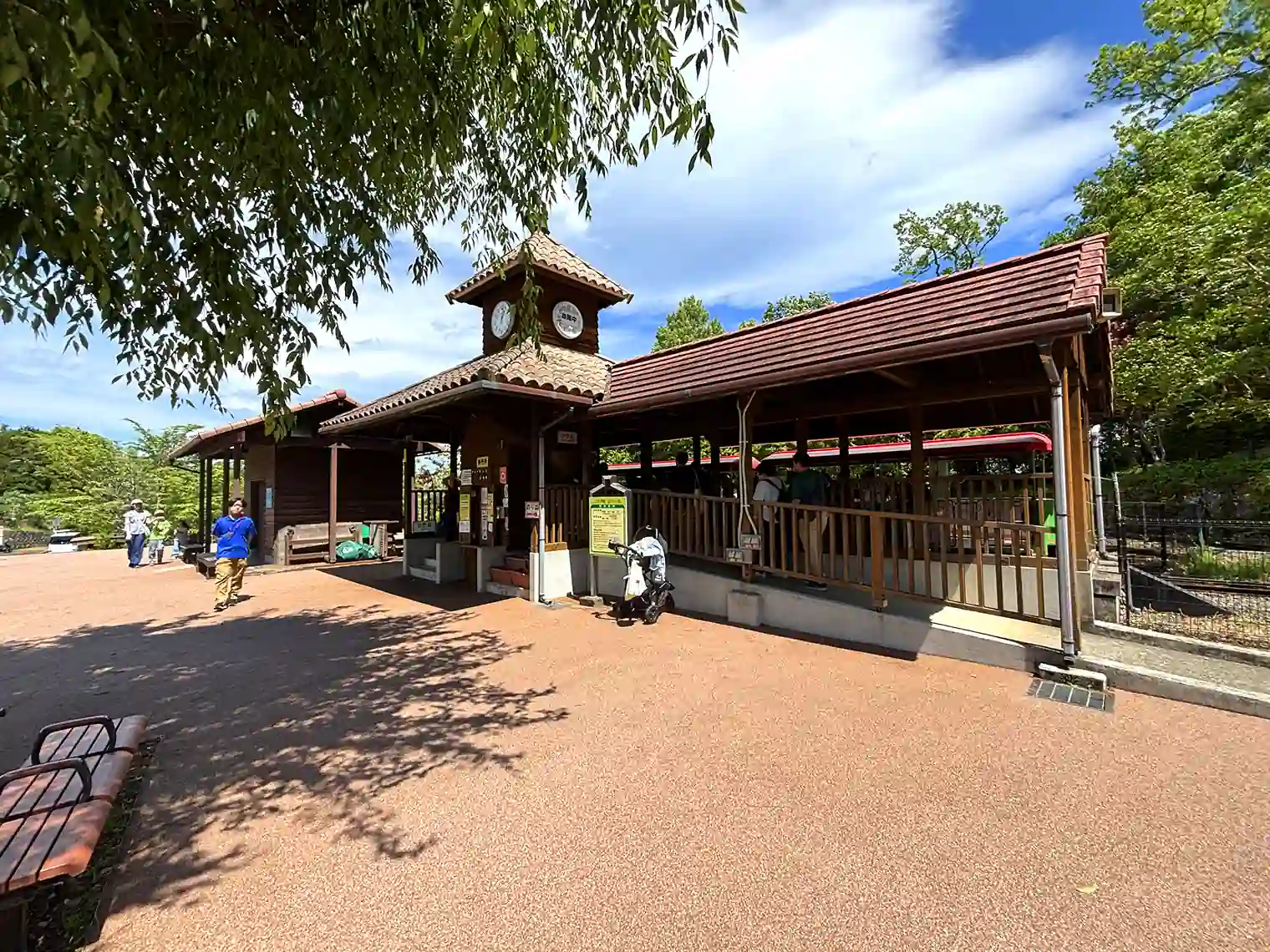エントランス広場