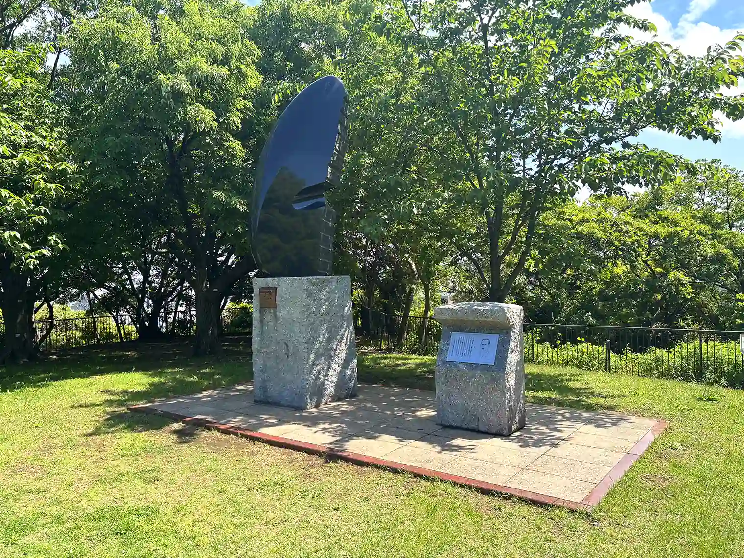下村観山顕彰碑