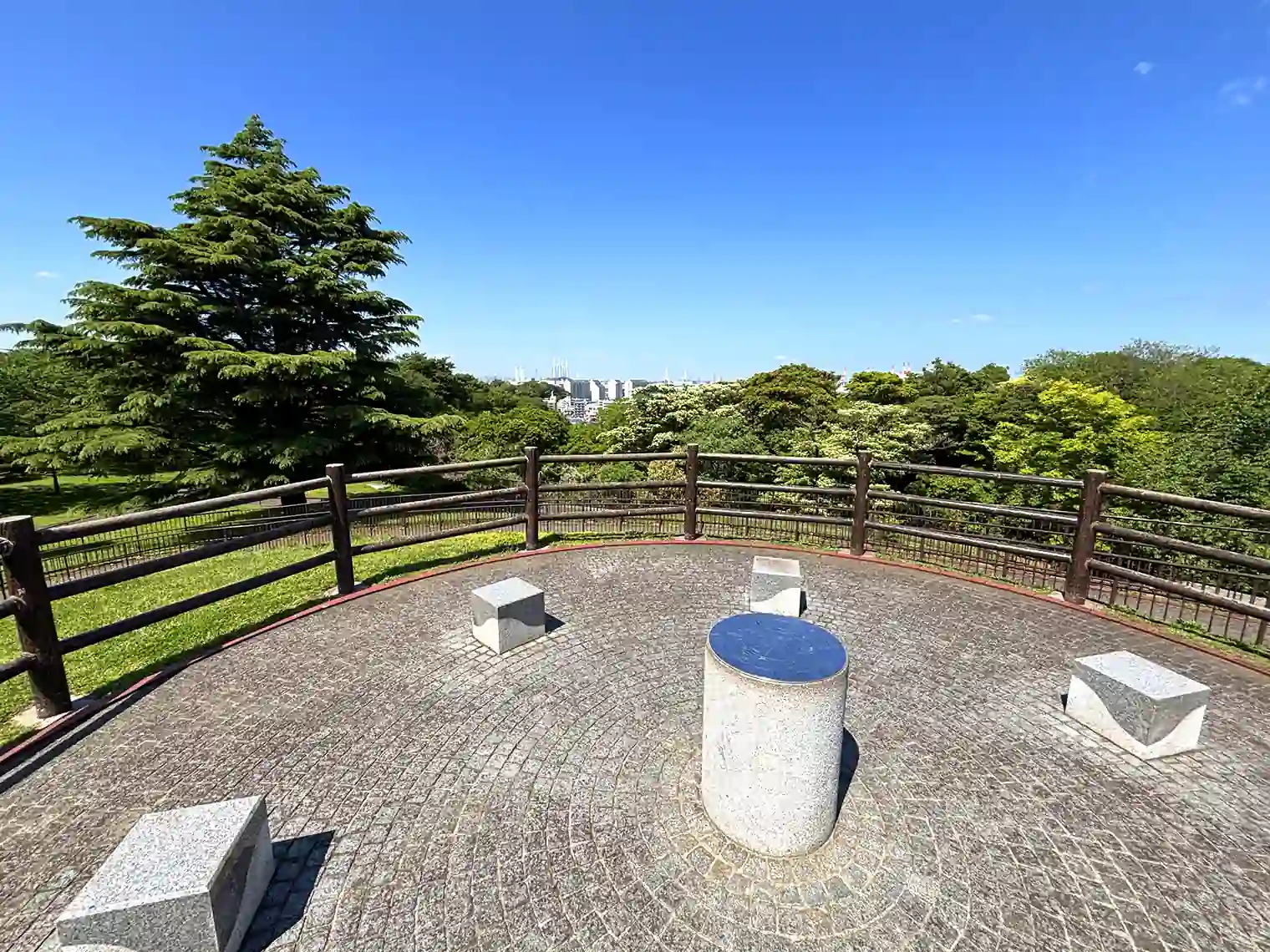 見晴らし山頂上（標高45.5m）