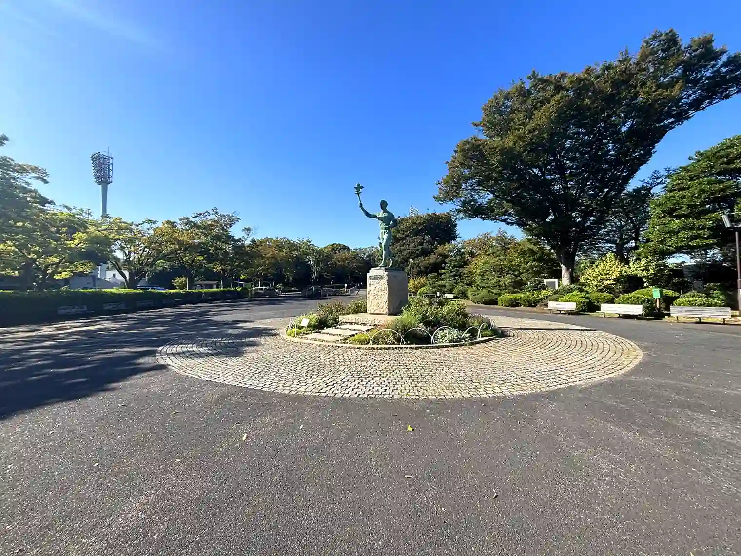 平沼さんの像