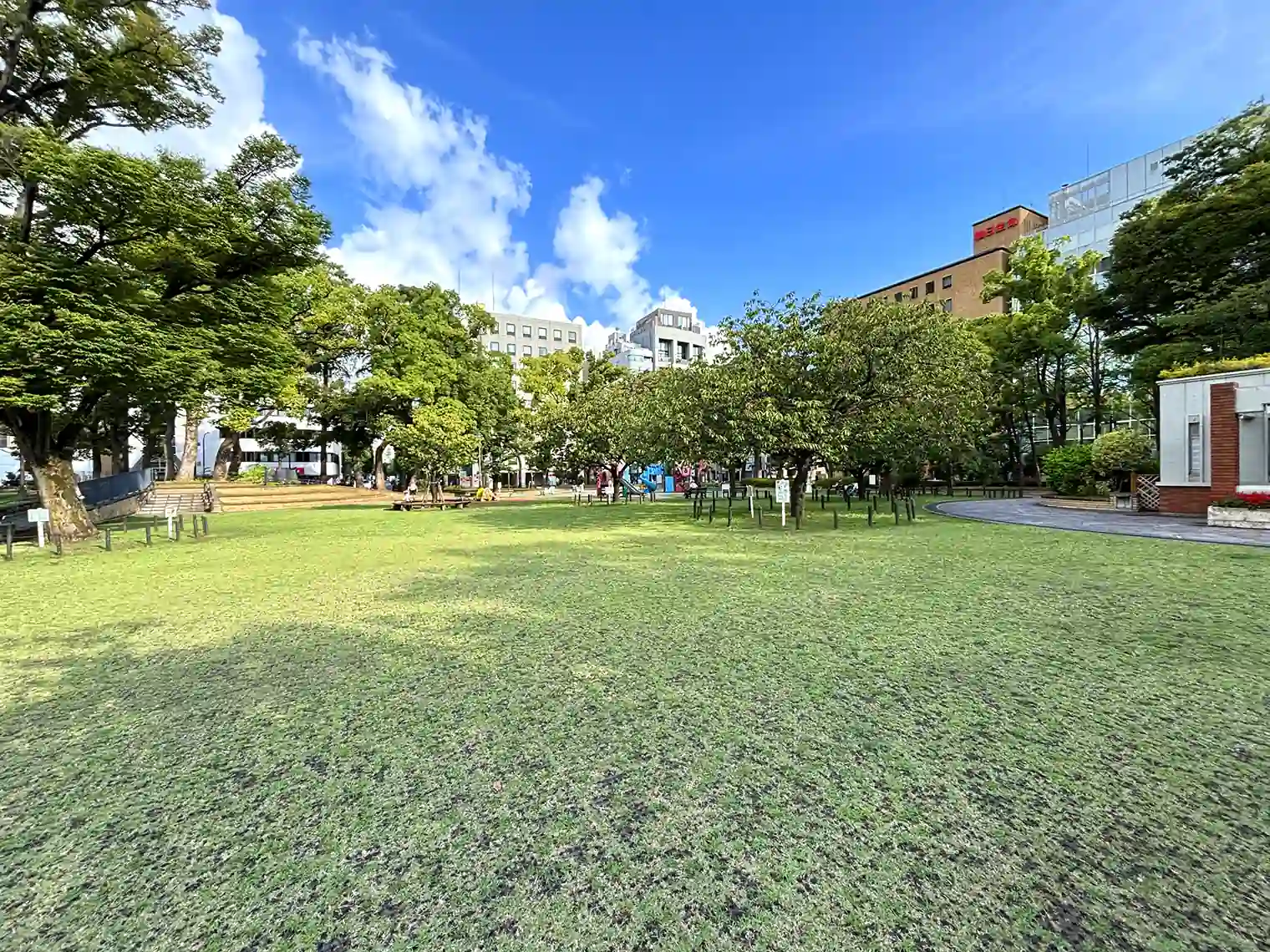 芝生広場
