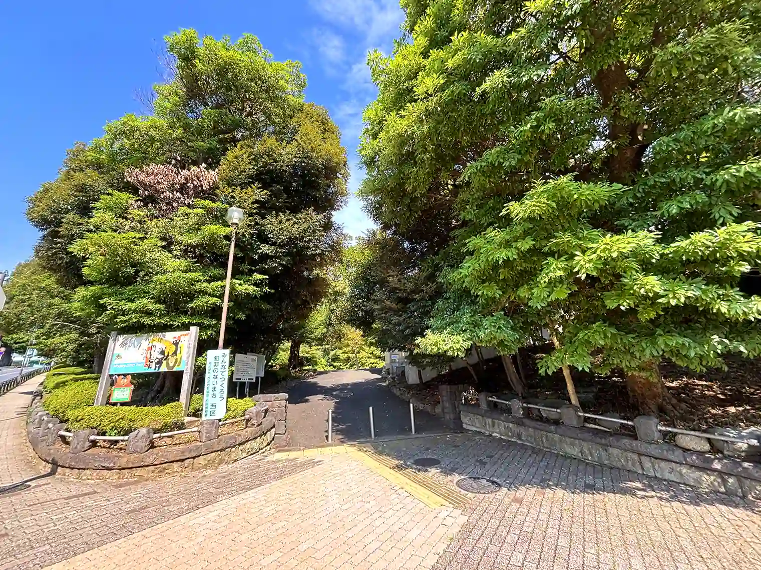 野毛山公園入口（散策地区）