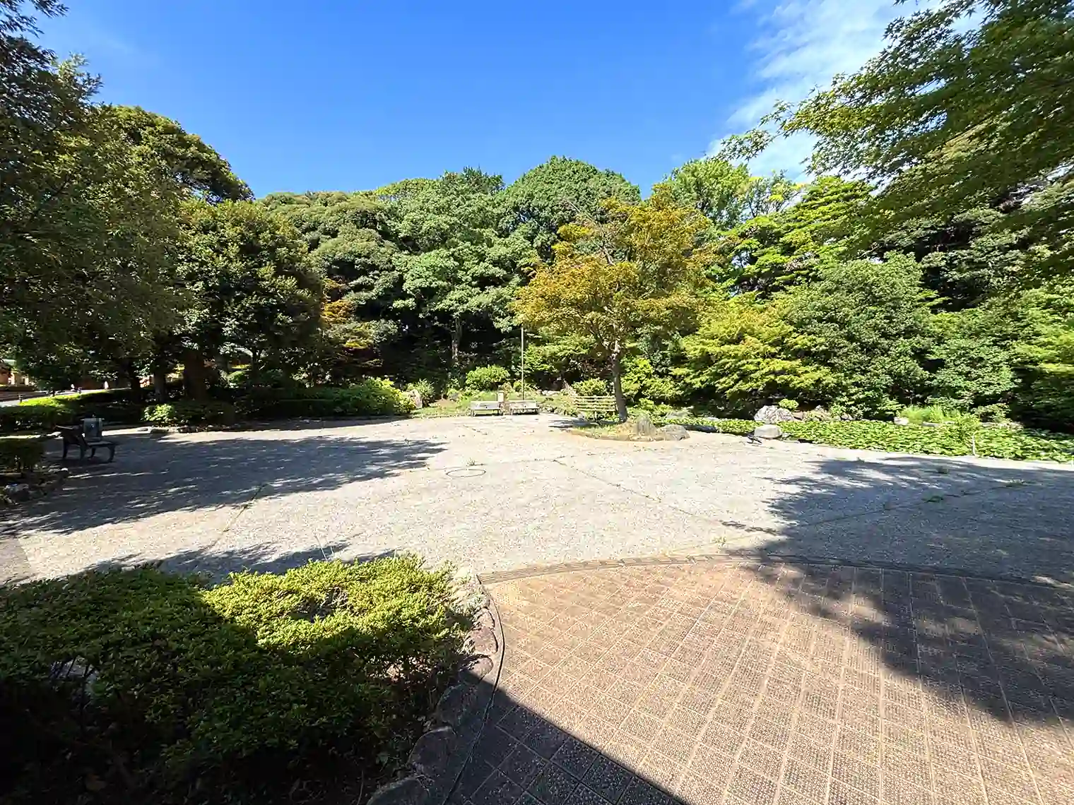 広場（散策地区）