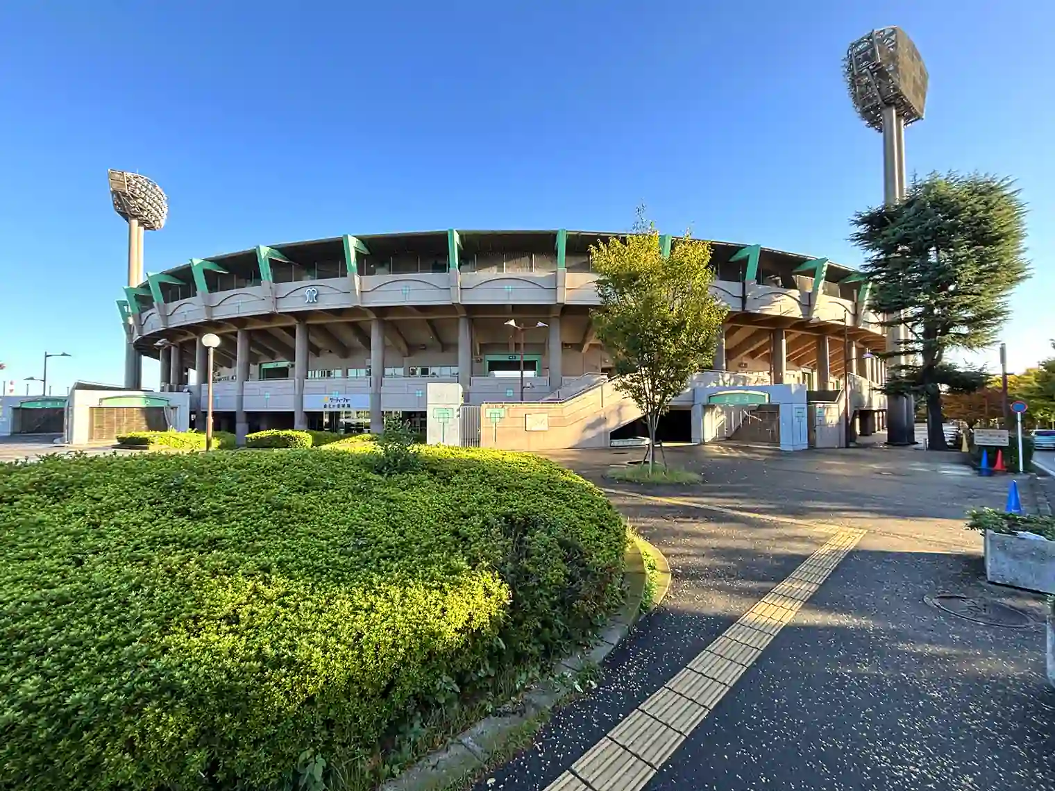 サーティーフォー保土ヶ谷球場