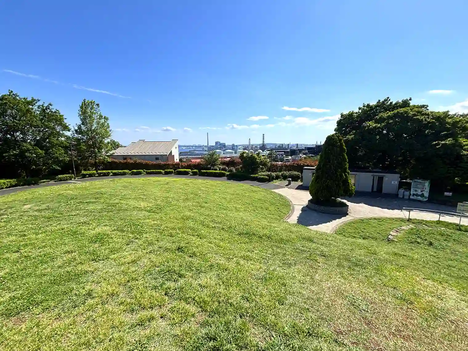 本牧荒井西口の広場