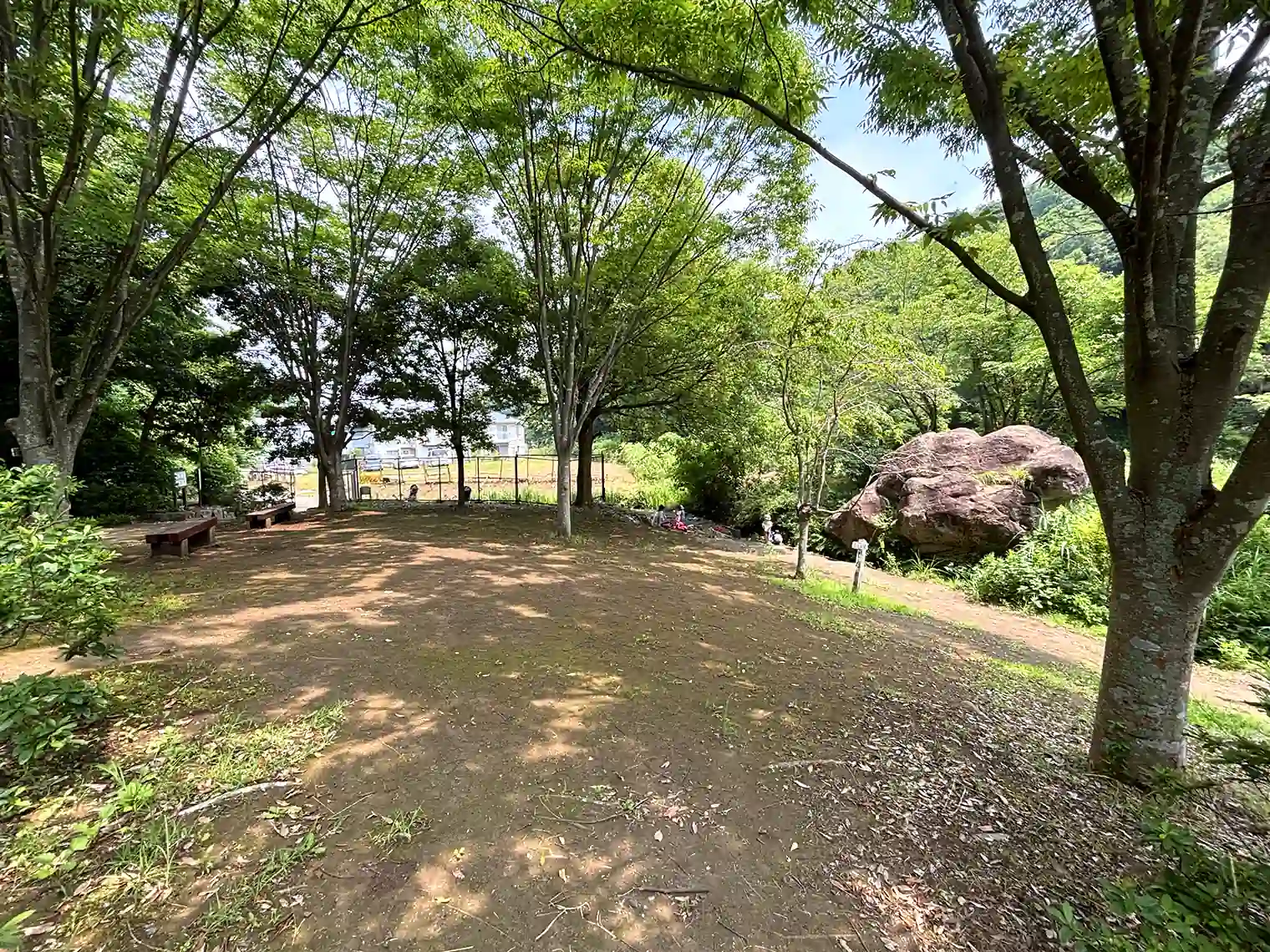 しし石前の広場