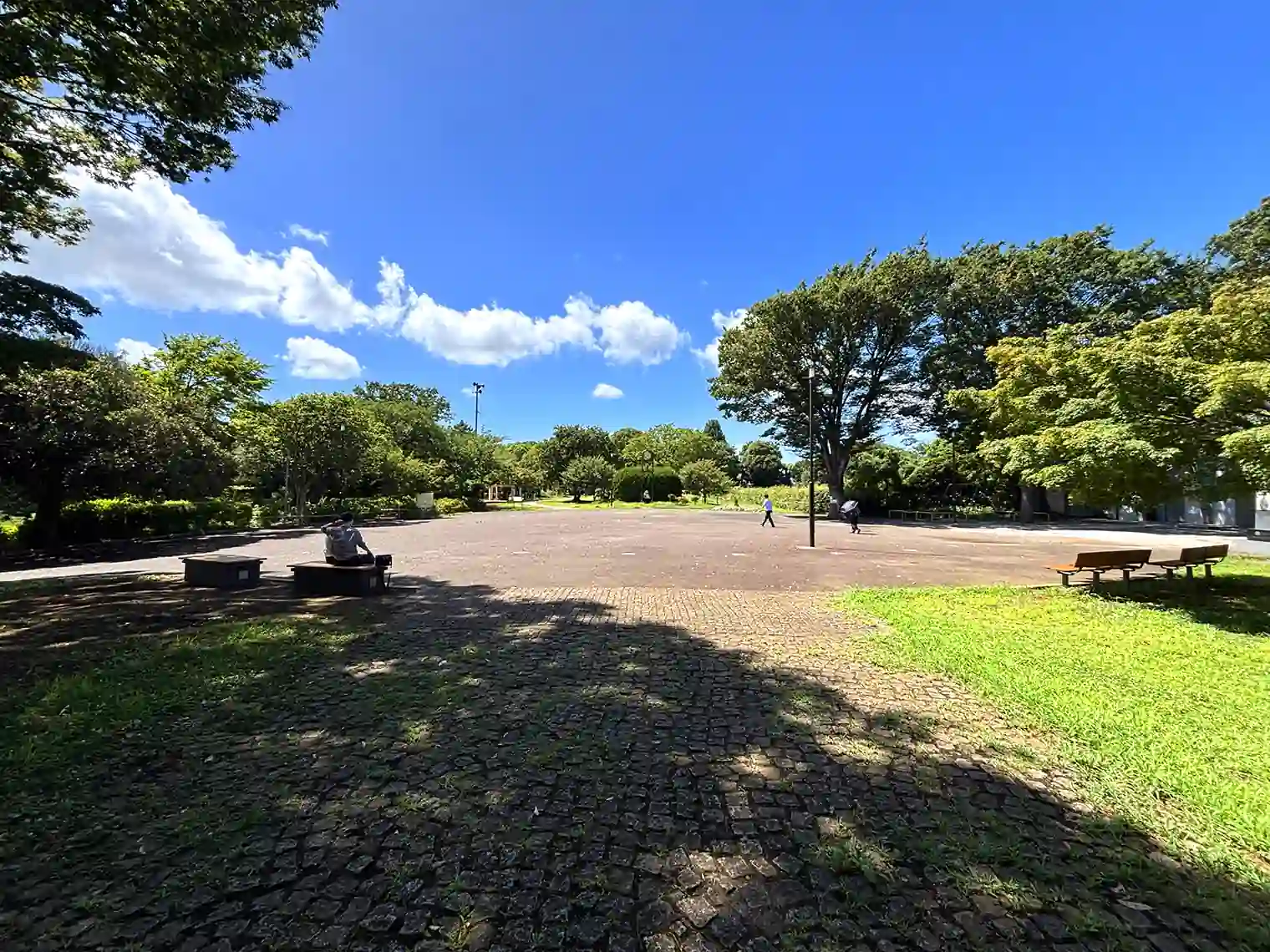 慰霊塔前広場