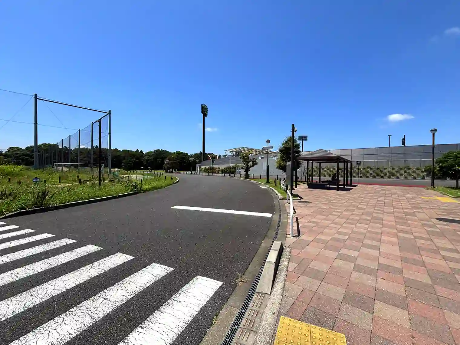 相模原ギオンスタジアムへ向かう道路