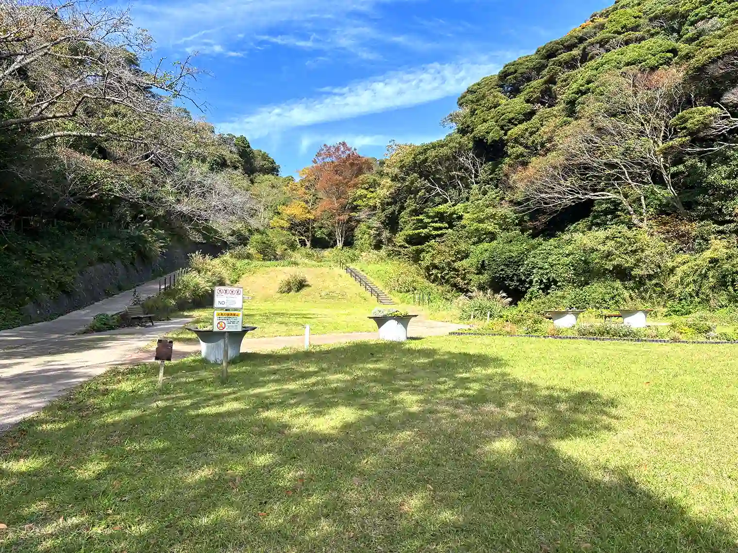 水の広場近くの公園入口