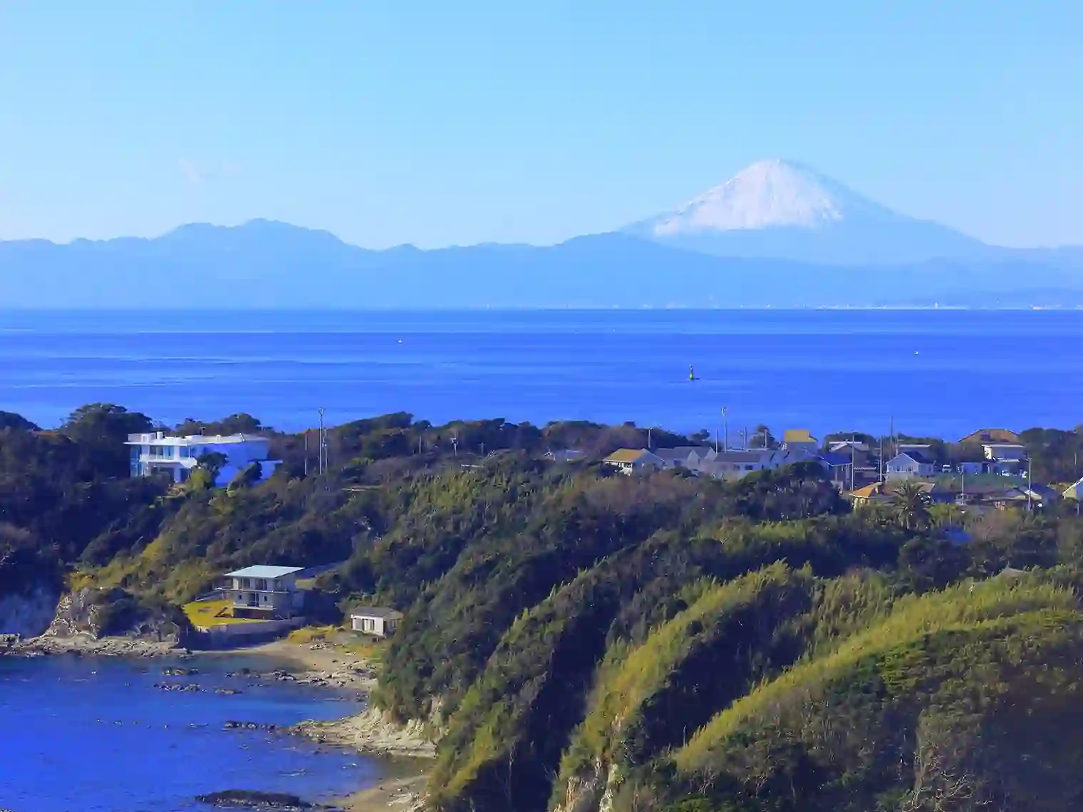 ソレイユの丘から望む富士山［PIXTA画像］