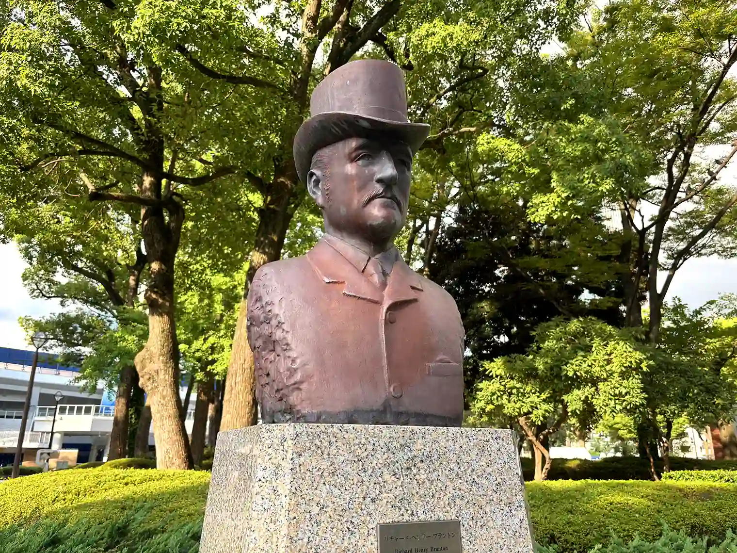 リチャード・ヘンリー・ブラントン像