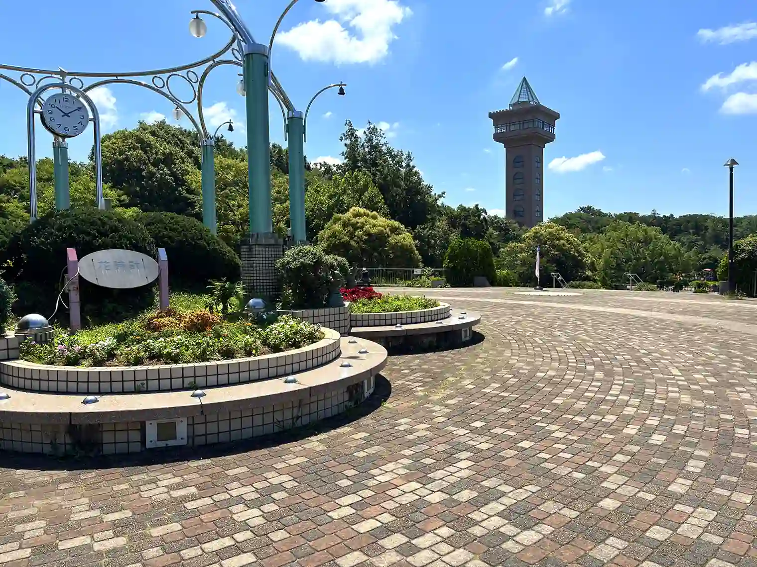 花時計とグリーンタワー相模原